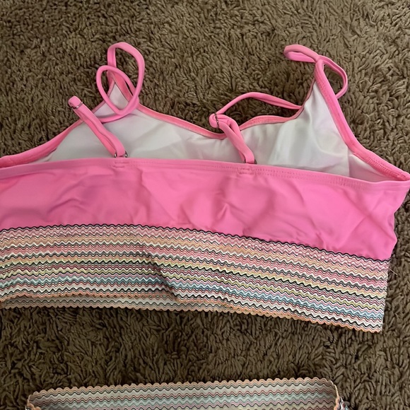 Bikini - Picture 4 of 4